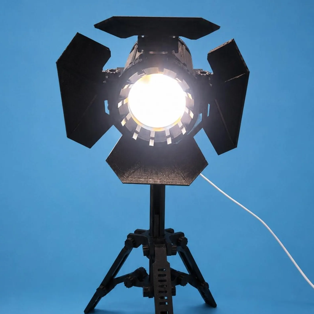 Compact Tripod Spotlight Table Lamp, Usb Powered Led Accent Light With Adjustable Barn Doors For Interior Styling